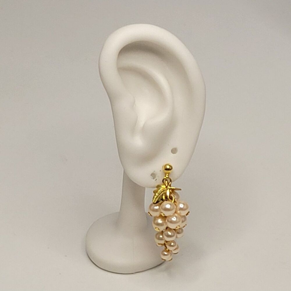 New! Avon Frosted Grapes Earrings